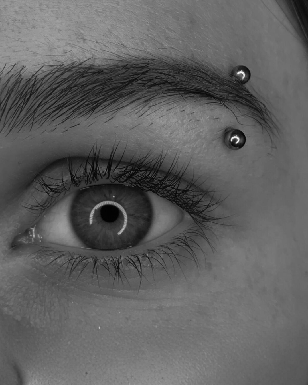 Augenbrauenpiercing